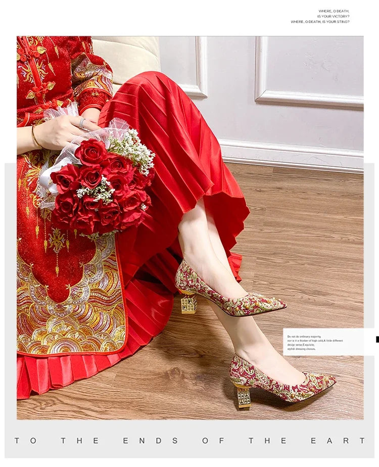 Moda di lusso Rivetto Fibbia Cintura Appartamenti Mocassino slip-on da donna Scarpe a punta Scarpe da balletto Mocassini da donna da ufficio 2025