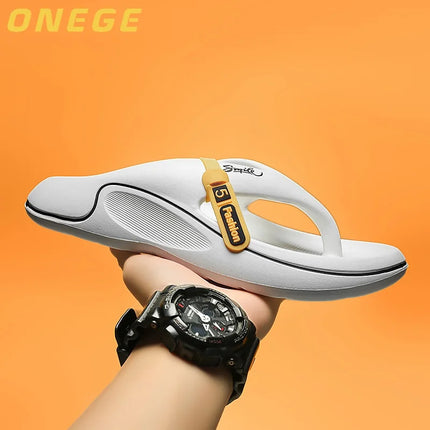 A pair of men's summer flip-flops for couples, new non-slip, wear-resistant, breathable men's slippers for outdoor wear, comfortable simple men's thick-soled shoes