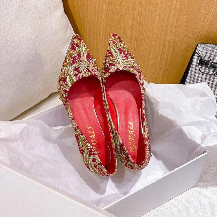 Moda di lusso Rivetto Fibbia Cintura Appartamenti Mocassino slip-on da donna Scarpe a punta Scarpe da balletto Mocassini da donna da ufficio 2025