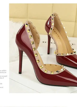 2025 Nuovo Sexy Nero Sottile Tacchi Alti 10.5 Centimetri Scarpe da Donna Testa A Punta Rivetto Pompe da Donna in Pelle Verniciata Stiletto Scarpe da Discoteca platinumshop