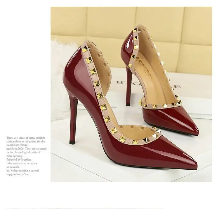 2025 Nuovo Sexy Nero Sottile Tacchi Alti 10.5 Centimetri Scarpe da Donna Testa A Punta Rivetto Pompe da Donna in Pelle Verniciata Stiletto Scarpe da Discoteca platinumshop