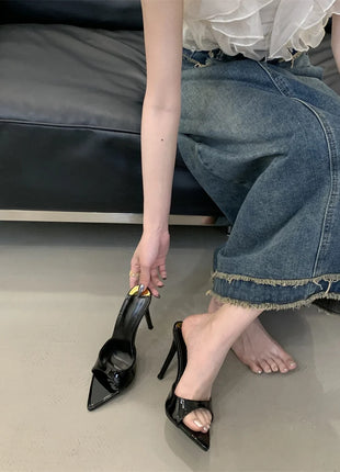 Hlieny 2026 Mode d'été Talons aiguilles Femmes Pantoufles pointues Banquet Robe Sandales Fête Mariage Mules Présentations de fabricants de jeux Chaussures
