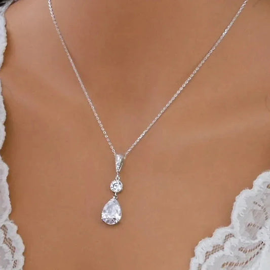 Huitan Watredrop Collana con ciondolo con zirconi cubici per le donne Accessori da sposa romantici Gioielli femminili alla moda di lusso