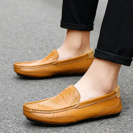 Mocassini da Uomo Estivi 2026 in Vera Pelle di Lusso, Scarpe Casual Traspiranti con Intaglio, Slip-on da Guida