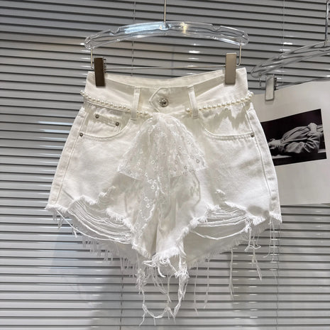 New Three-Point Denim Shorts with Pearl Mesh Waist Chain, Ripped, Fashionable, Sweet and Spicy, for Summer 2026, Women's White Hot Pants