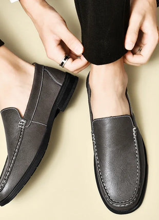 Calzature da uomo in pelle Slip on Office Man Scarpe formali Festa di nozze Scarpe eleganti da uomo Breath Driving Mocassini pigri Mocassini