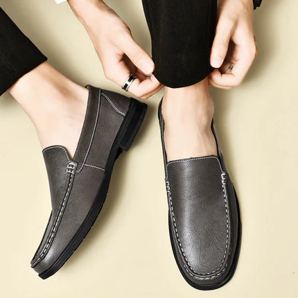 Calzature da uomo in pelle Slip on Office Man Scarpe formali Festa di nozze Scarpe eleganti da uomo Breath Driving Mocassini pigri Mocassini