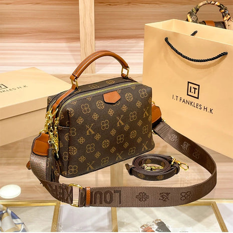 Women's handbag 2025 new autumn and winter designer shoulder crossbody bag, fashionable and high-end pillow bag PlatiNum