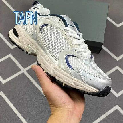 Sneakers stile papà retrò Y2K unisex, tomaia mista in rete e sintetico, suola spessa sagomata per outfit urbani e look street trendy
