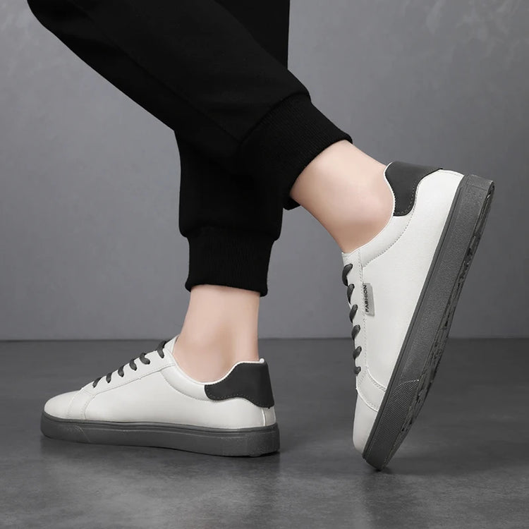 Skateboarding Shoes Men Flat Comfortable Leather Casual Vulcanized Shoes Trendy Classic Breathable Cheap Sneakers Man Plus Size