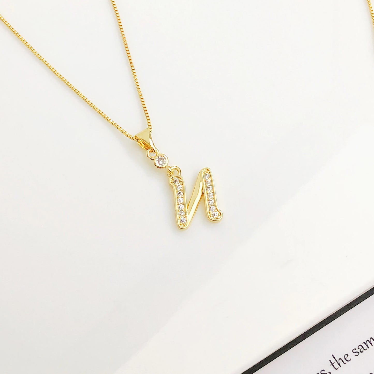 Collana di lusso AZ Collana con ciondolo con lettera iniziale minuscola per donna Placcato in oro CZ Zircone Gioielli delicati di moda