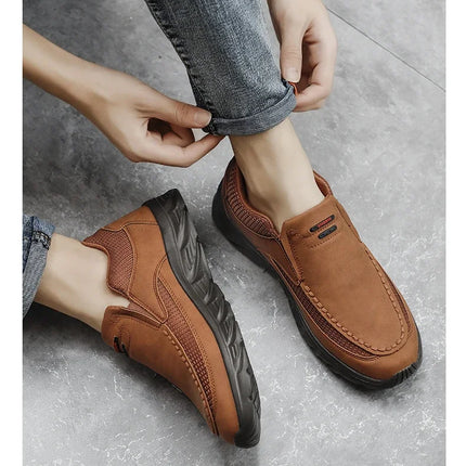 Scarpe Casual in pelle da uomo mocassini traspiranti Sneakers da uomo 2024 nuove scarpe da ginnastica piatte in pelle comode da uomo scarpe da uomo