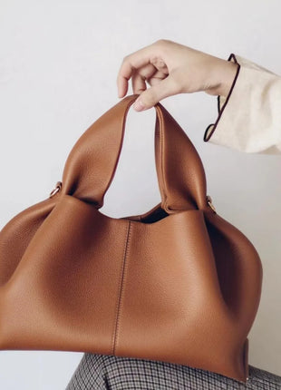 Mini borsa a mano in pelle martellata, manico con fibbia e chiusura metallica, tracolla rimovibile per uso quotidiano