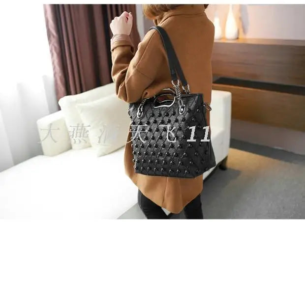 2025 new Genuine Leather Women's Handbags Fashion Soft Lady Tote Bag Shoulder Messenger Bag Large Capacity Portable Rivet Bags