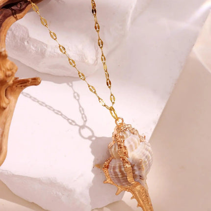 Retro Gold-Tone Shell Pendant Necklace Unique Layered DIY Fashion Jewelry for Women Perfect for Beach Vacations Gift Idea PlatiNum