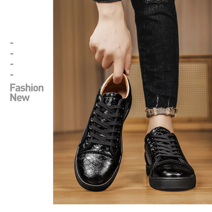2026 Spring New Shoes for Men Leather Casual Shoes Fashion Pattern Flat Skateboard Shoes Street Cool Lace-up Sneaker