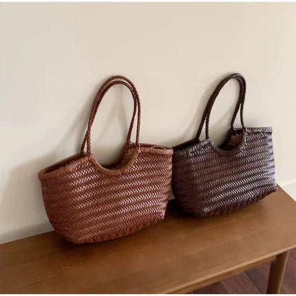 Women's 2-in-1 Woven Straw Bag Underarm Straw Bag with Adjustable Strap Large Capacity Dumpling Shoulder Bag for Summer Beach Bucket Bag