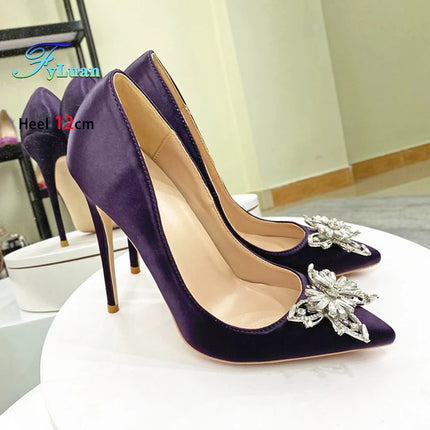Scarpe da donna in raso Primavera Autunno Decorazione farfalla con strass Tacchi alti eleganti 8CM 10CM 12CM Décolleté da banchetto a punta moda