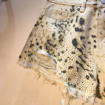 2025 Abiti estivi, Nuovi pantaloncini di jeans con bordo ruvido indossato a vita alta con perforazione a caldo per l'industria pesante, pantaloni caldi da donna