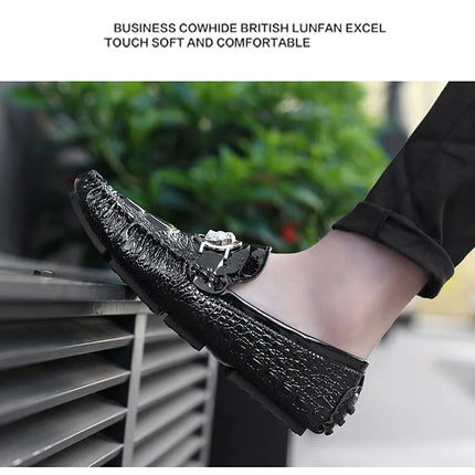 Scarpe da uomo slip-on modello coccodrillo 2025 Primavera ed estate Moda britannica alla moda in pelle lucida lucida pigra casual Beanie scarpe fatte a mano