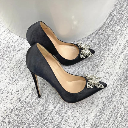 Scarpe da donna in raso Primavera Autunno Decorazione farfalla con strass Tacchi alti eleganti 8CM 10CM 12CM Décolleté da banchetto a punta moda
