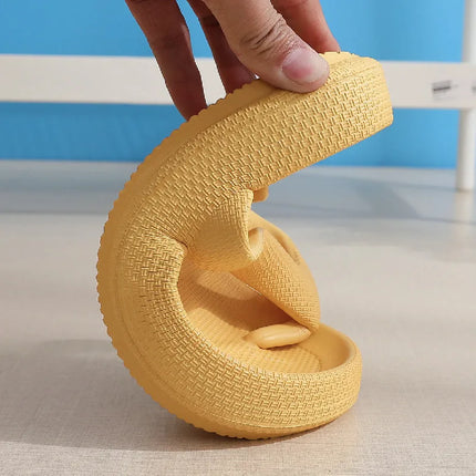 Infradito con plateau con suola morbida Donna 2025 Pantofole da spiaggia estive antiscivolo con nuvola Sandali da bagno con punta a clip con suola spessa da donna