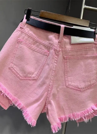 Nuovo stile di pantaloncini di jeans strappati con tasche lavate sfilacciate e piedi larghi