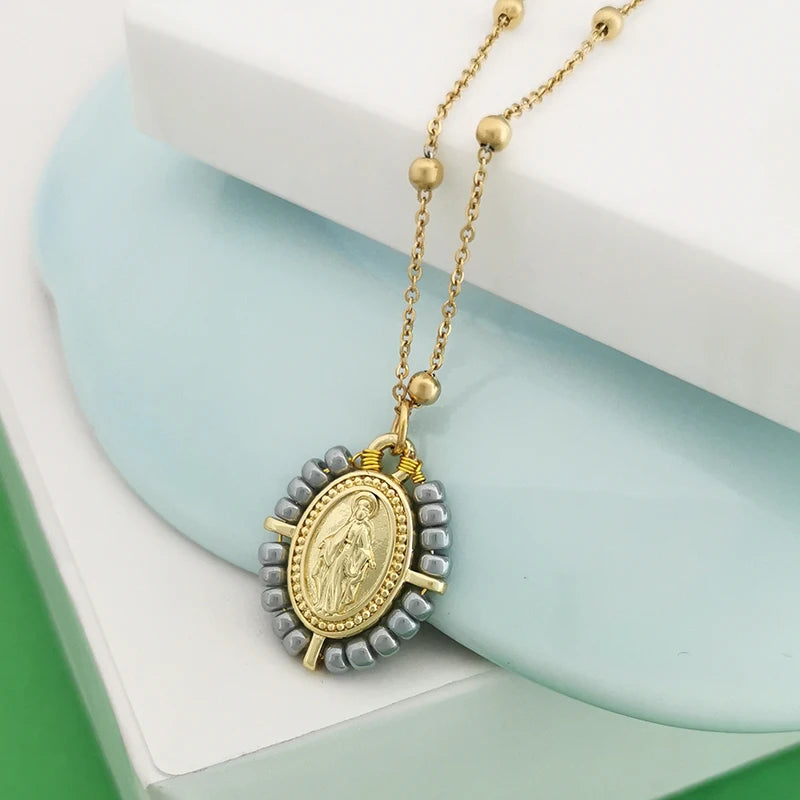QMHJE Collana con ciondolo Vergine Maria Collana da donna con croce Girocollo Perline Catena in acciaio inossidabile Colore oro Boho Bianco Nero Rosa