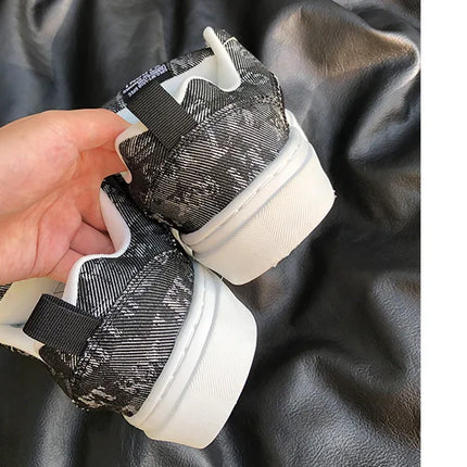 Black Gray Low-top Thick Shoe Tongue Skateboard Shoes Large Size Men Women Couple Versatile Sports Trend Versatile Board Shoes