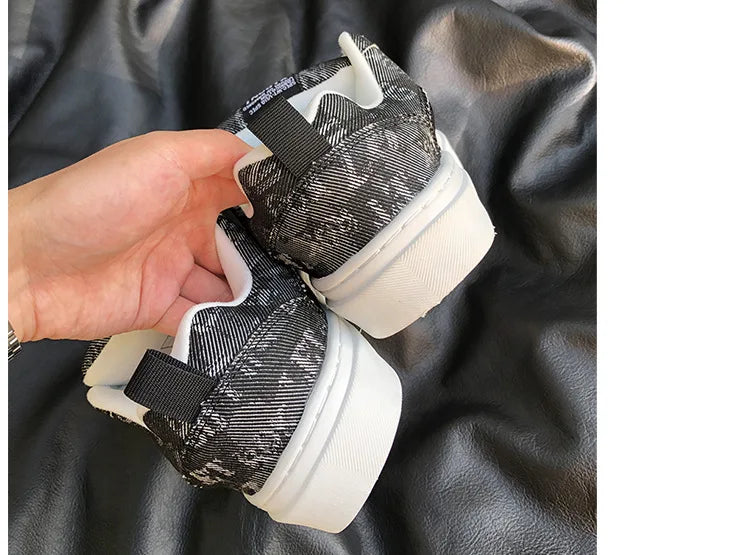 Black Gray Low-top Thick Shoe Tongue Skateboard Shoes Large Size Men Women Couple Versatile Sports Trend Versatile Board Shoes