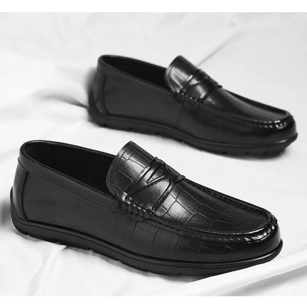 Scarpe da uomo in pelle, stile britannico casual e alla moda, un passo sui mocassini pigri