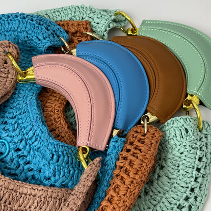 Raffia Straw Crossbody Bag with Leather Patchwork, Versatile Beach Bag for Women, Ideal for Holidays and Travel