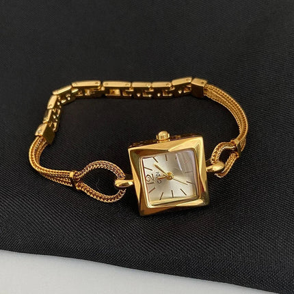 Nuovo orologio da donna in oro di lusso Orologio da polso al quarzo quadrato alla moda Orologio da donna semplice con strass squisito regalo Relogio Feminino platinumshop