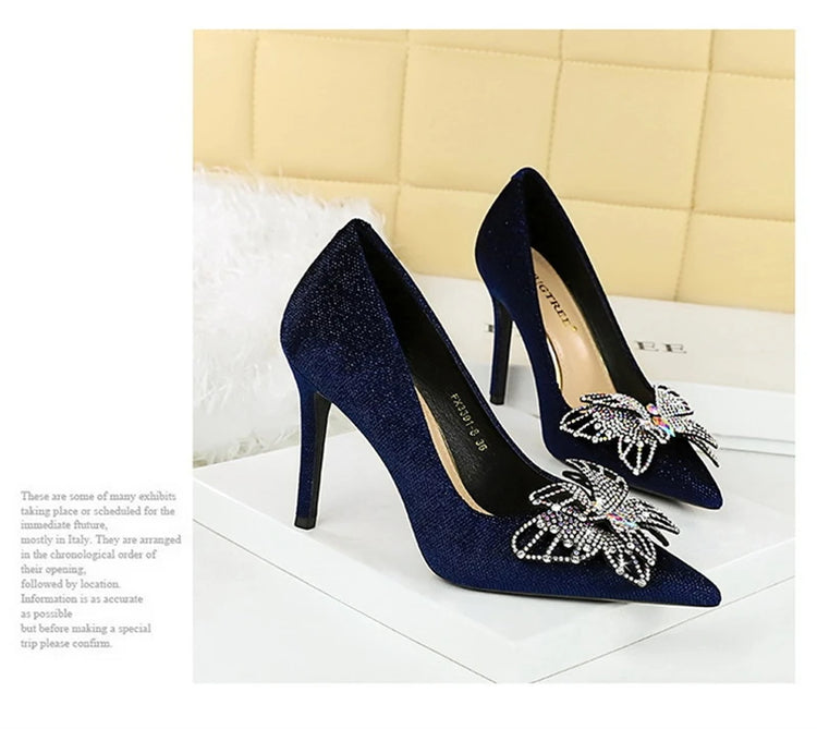 Tacchi sottili in pelle scamosciata stile europeo americano di lusso leggero ed elegante per banchetti Scarpe da donna con grandi fiocchi alla moda con tacchi altissimi