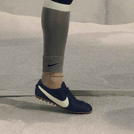 Scarpe sportive basse da donna Nike originali Moon Shoe, modello IW0955-400, dal design alla moda.