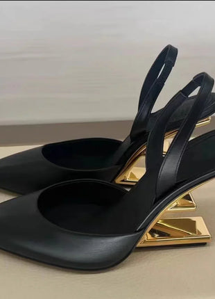 Estate Tacchi strani Scarpe da donna Design tinta unita Scarpe da donna con cinturini posteriori da viaggio Punta a punta Moda Zapatos Para Mujere
