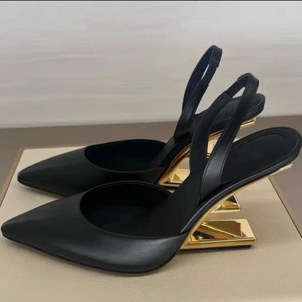 Estate Tacchi strani Scarpe da donna Design tinta unita Scarpe da donna con cinturini posteriori da viaggio Punta a punta Moda Zapatos Para Mujere