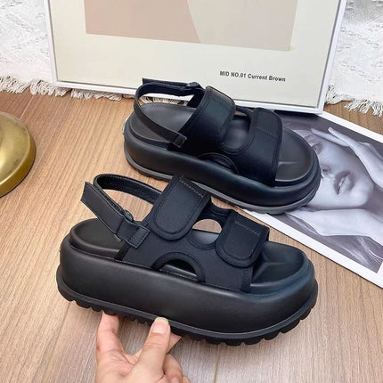 Matsuke Sandales à semelle épaisse pour femmes, style 2026, sandales de plage polyvalentes à semelle souple et velcro, à porter avec une jupe.