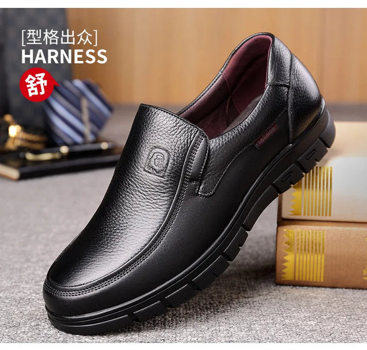 Scarpe estive nuove da uomo in pelle con suola morbida Scarpe basse casual Scarpe da passeggio per esterni Scarpe comode in morbida pelle alla moda Mocassini