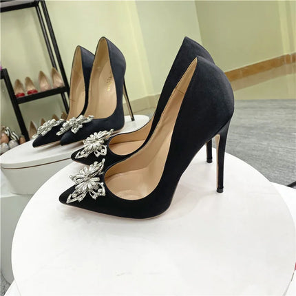 Scarpe da donna in raso Primavera Autunno Decorazione farfalla con strass Tacchi alti eleganti 8CM 10CM 12CM Décolleté da banchetto a punta moda