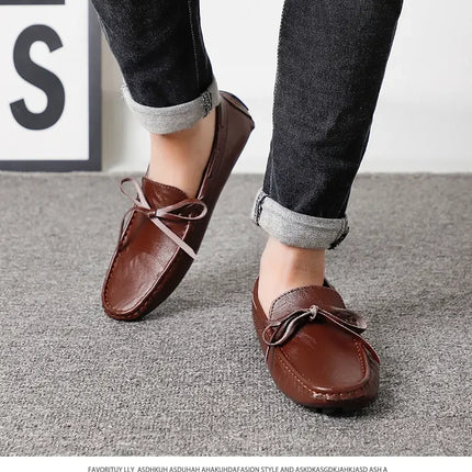 Nuovi mocassini casual Mocassini di marca con suola morbida da uomo Scarpe primaverili in pelle Comode scarpe casual da passeggio per esterni con fondo piatto