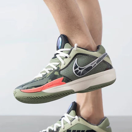 Nike Ammortizzazione Supporto e Stabilità Allenamento Scarpe da basket da gioco reali da uomo, Scarpe da basket mid-top da corte con design anti-torsione resistenti all'usura, Air Zoom G. T Cut Academy Scarpe da basket sport platinumshop