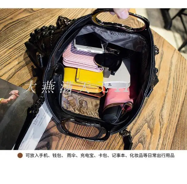 2025 new Genuine Leather Women's Handbags Fashion Soft Lady Tote Bag Shoulder Messenger Bag Large Capacity Portable Rivet Bags