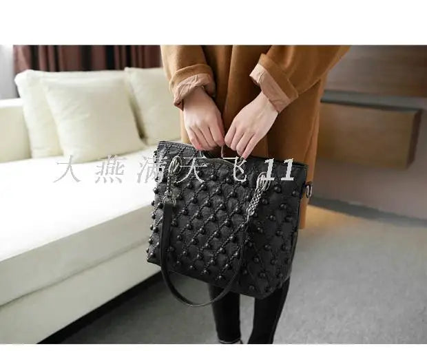 2025 new Genuine Leather Women's Handbags Fashion Soft Lady Tote Bag Shoulder Messenger Bag Large Capacity Portable Rivet Bags