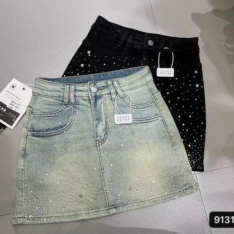 Gonna in denim nera Y2K a trapezio, modello retrò, effetto snellente, con strass a stella, nuova collezione estiva 2026 da donna