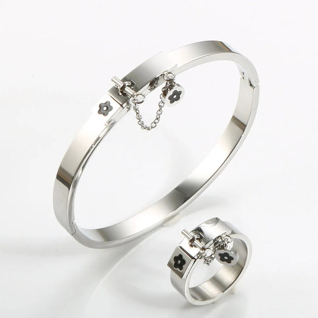 Set di gioielli di moda di lusso in acciaio inossidabile Set di gioielli da donna dorati Bracciale con ciondolo a forma di fiore Anelli per uomo Set di gioielli da donna regalo platinumshop