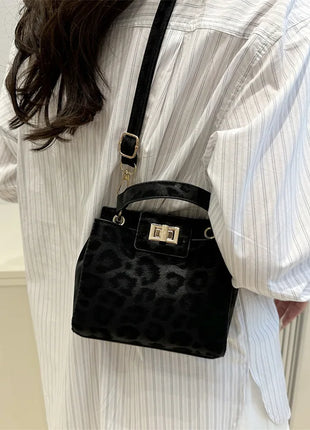Elegante Mini Borsa a Tracolla con Manico Superiore, Chiusura Dorata, Versatile Borsa in Finta Pelle Scamosciata e Pelle per Uso Quotidiano Femminile