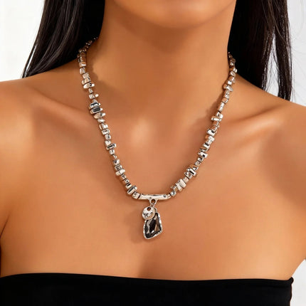 Set di bracciali con collana con pendente in cristallo grigio irregolare semplice barocco Set di gioielli con perline color argento estetico delicato per donna uomo platinumshop