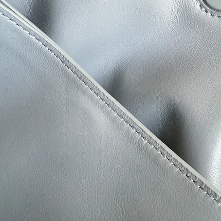 Borsa a secchiello mini in morbida pelle azzurra, borsa a tracolla di lusso multiuso