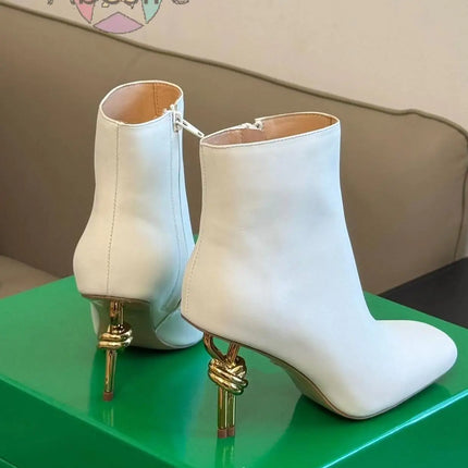 Stivali con tacco a forma di nodo in metallo da donna di nuovo arrivo Stivali con tacco alto alla caviglia Stivali eleganti con tacco a punta quadrata con cerniera laterale da ufficio
